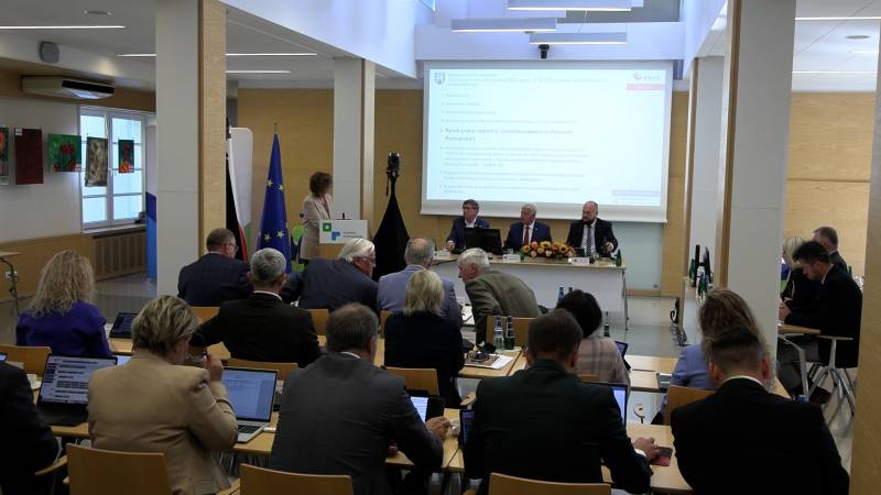 XVII SESJA RADY POWIATU W POZNANIU